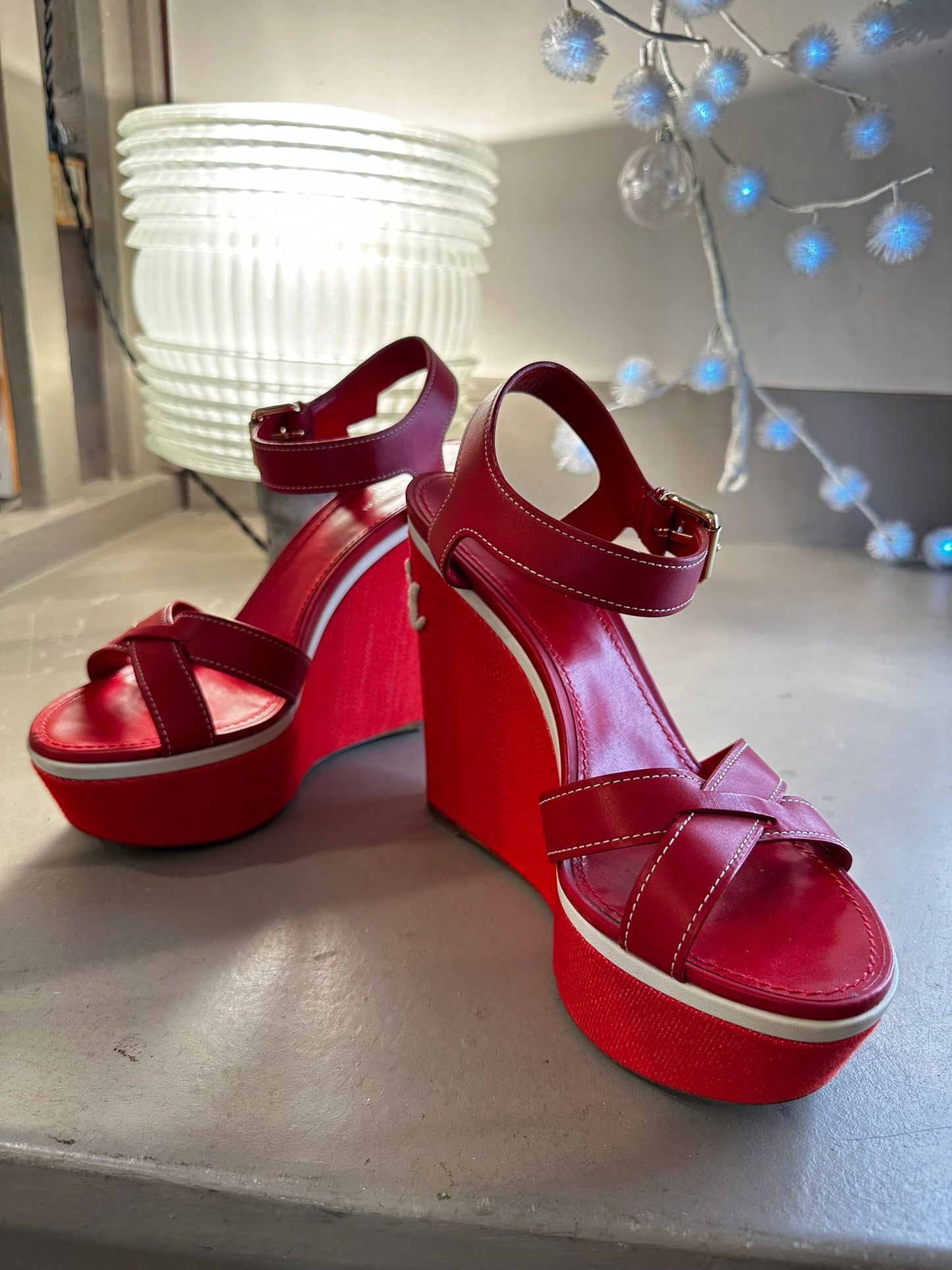 Sandales compensées Louis Vuitton — Taille 38 1/2