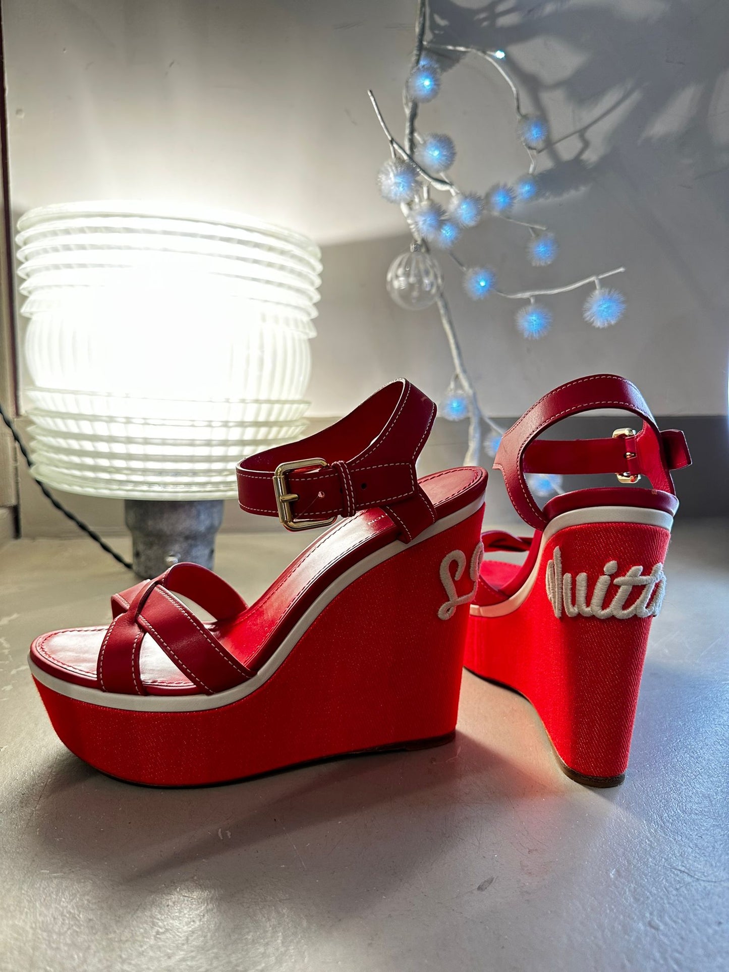 Sandales compensées Louis Vuitton — Taille 38 1/2