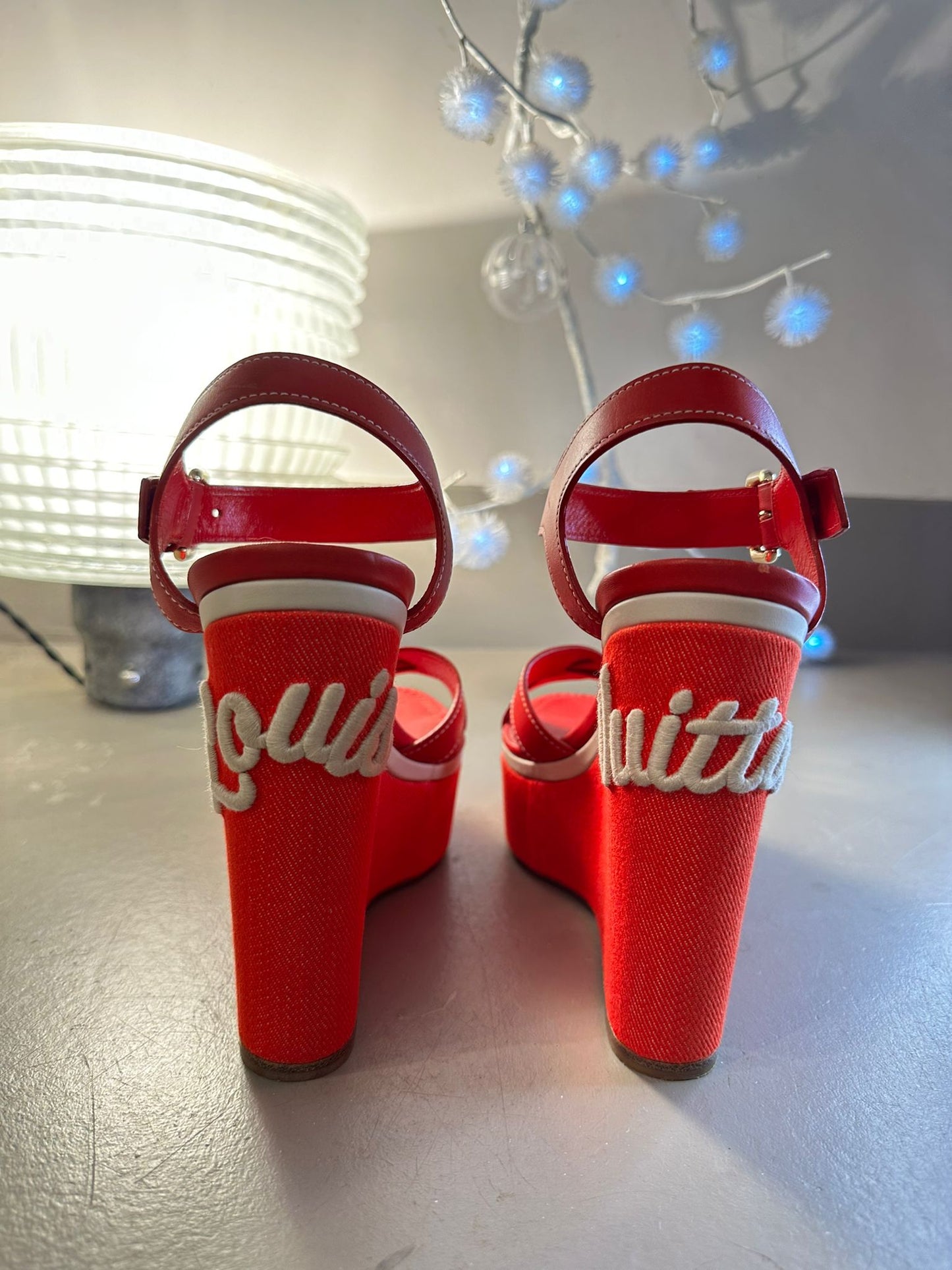 Sandales compensées Louis Vuitton — Taille 38 1/2