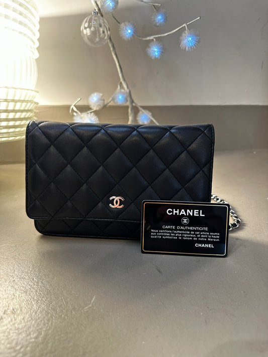 Wallet on Chain Chanel — Cuir matelassé noir