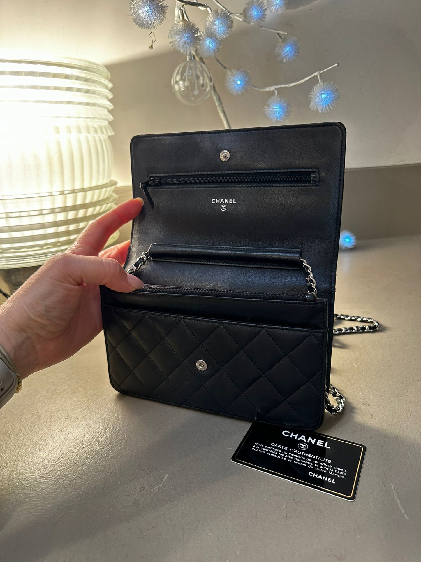 Wallet on Chain Chanel — Cuir matelassé noir