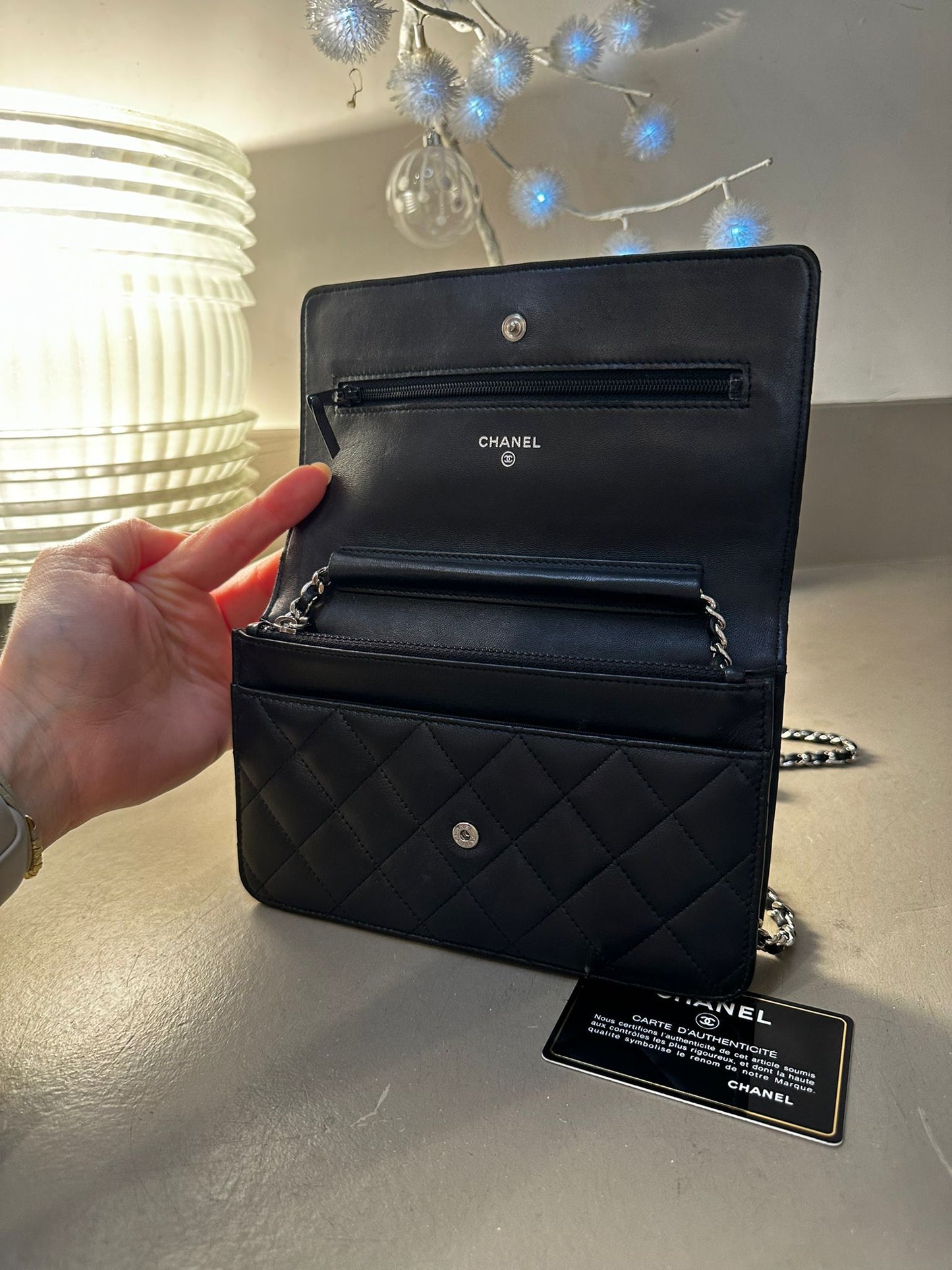 Wallet on Chain Chanel — Cuir matelassé noir