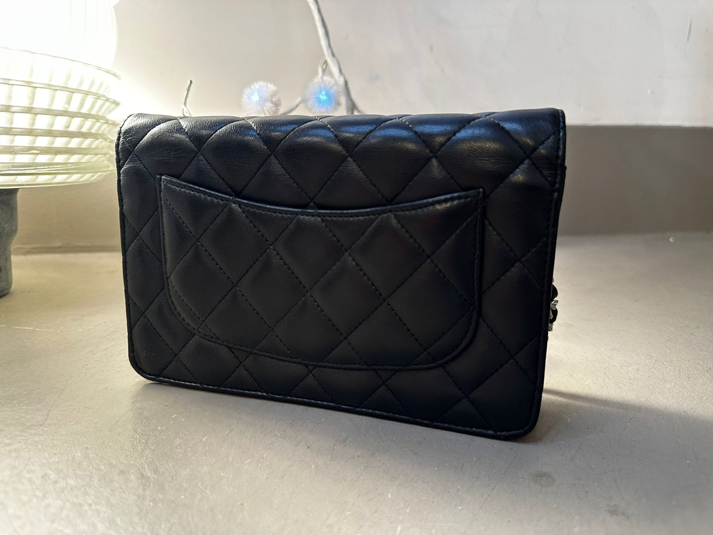 Wallet on Chain Chanel — Cuir matelassé noir