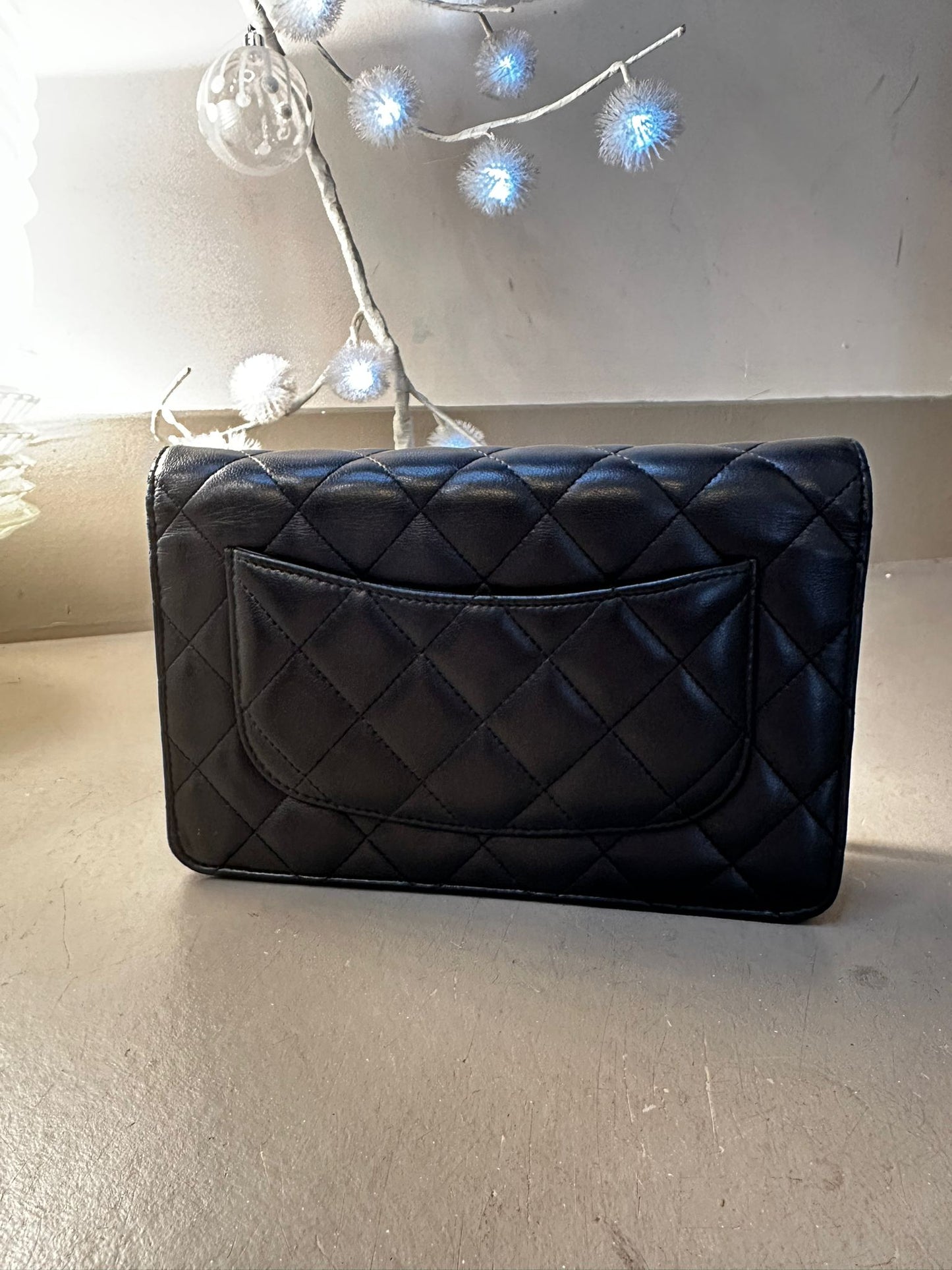 Wallet on Chain Chanel — Cuir matelassé noir