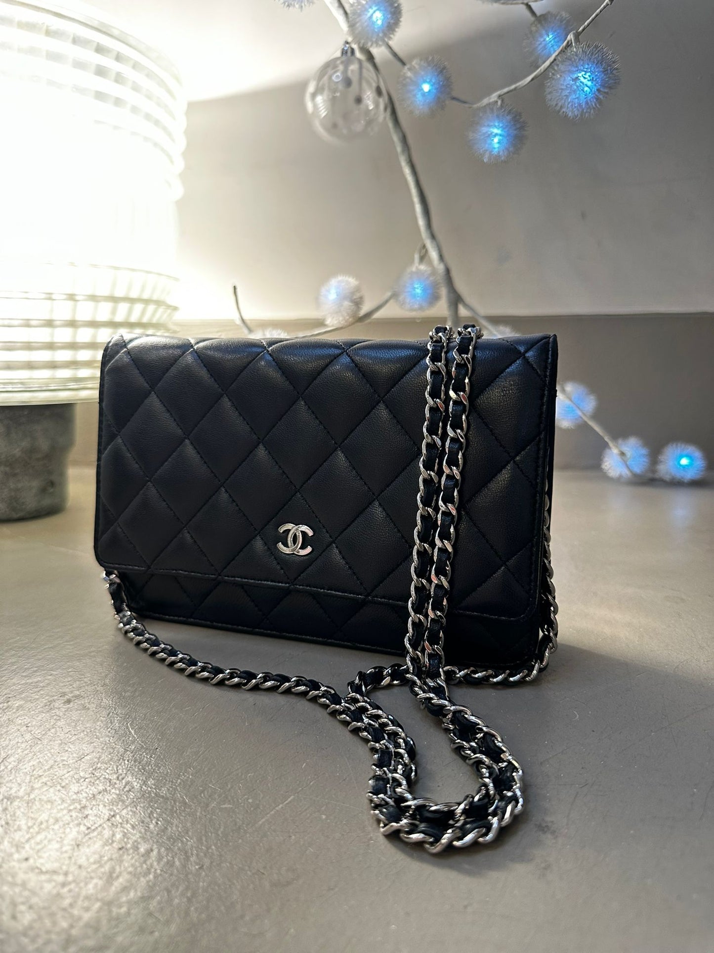 Wallet on Chain Chanel — Cuir matelassé noir