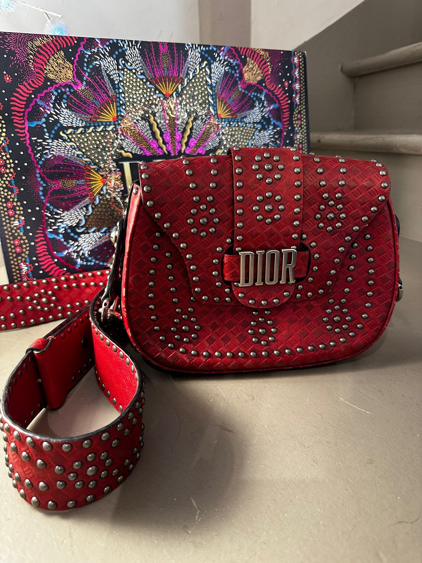 Sac Dior Stardust — Cuir rouge clouté