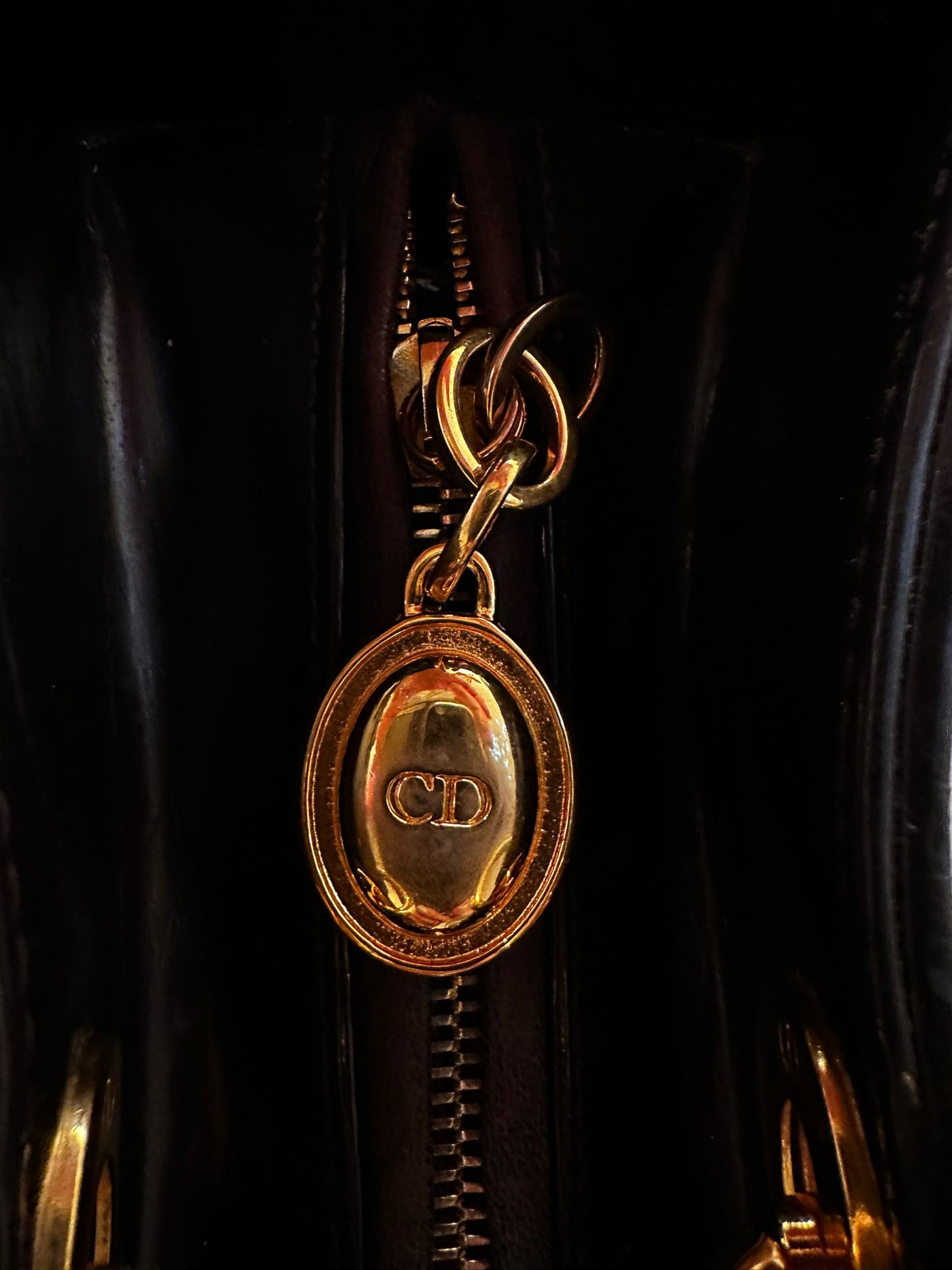 Sac Lady Dior en cuir verni — Noir