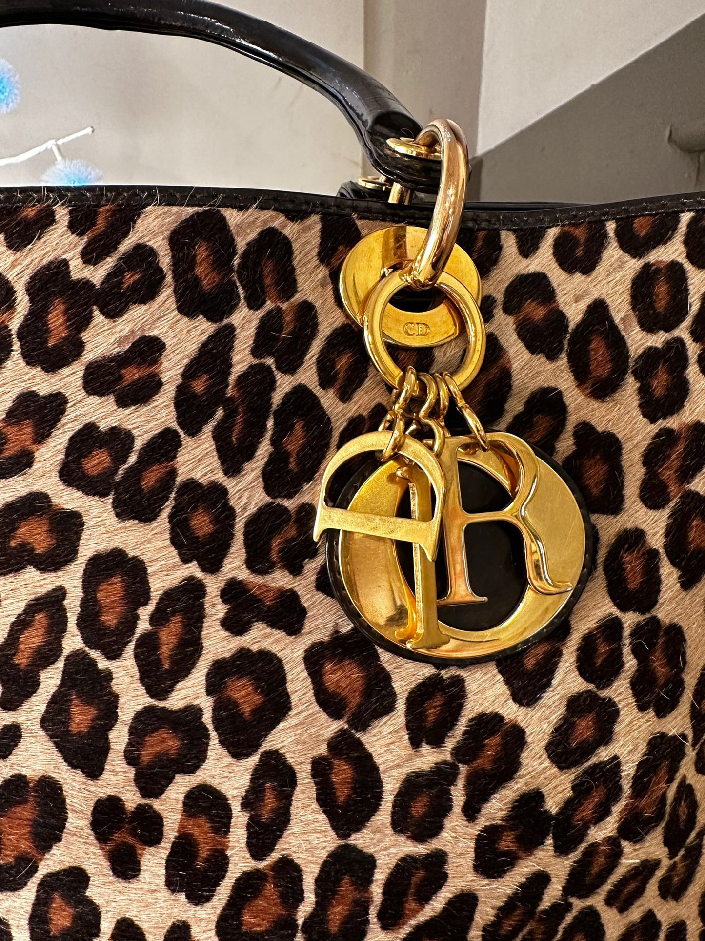 Sac Lady Dior en cuir verni — Noir