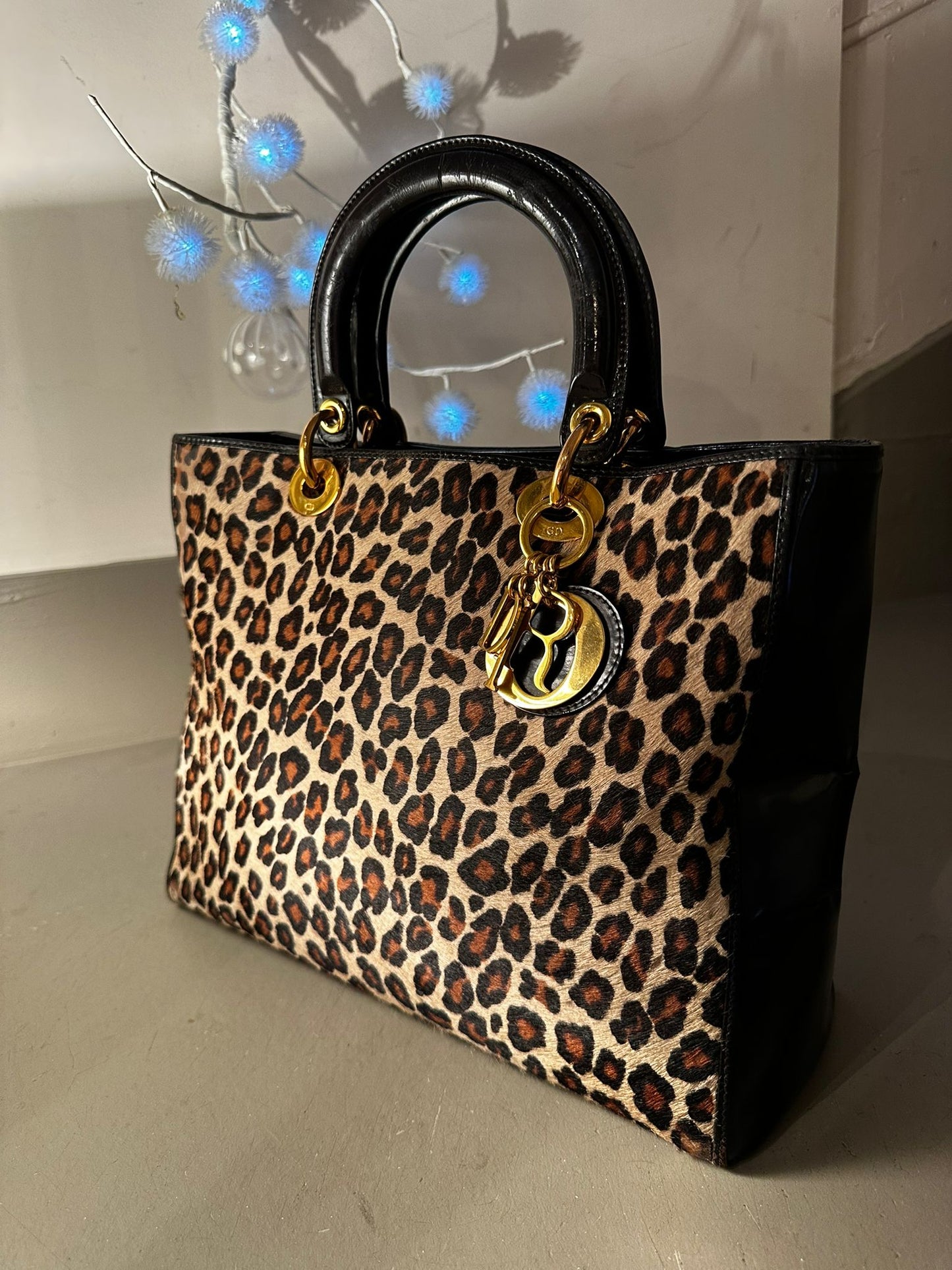 Sac Lady Dior en cuir verni — Noir